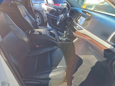 Used 2016 Toyota Highlander XLE AWD/4WD image 13