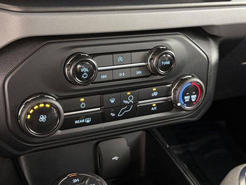 Used 2023 Ford Bronco Base image 14