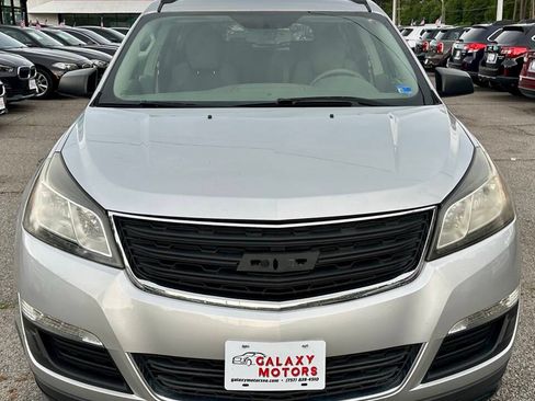 Used 2013 Chevrolet Traverse LS FWD image 2
