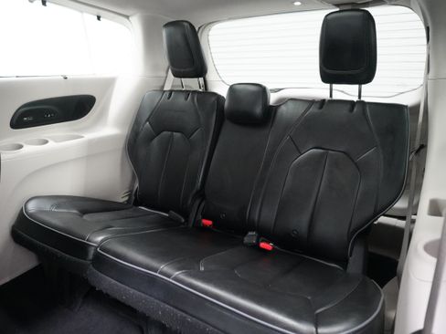 Used 2018 Chrysler Pacifica Limited FWD image 15
