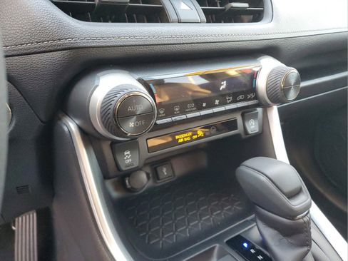 Used 2021 Toyota RAV4 XLE w/ Convenience Package image 20