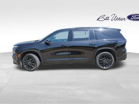 Used 2025 Chevrolet Traverse LT w/ Midnight/Sport Edition FWD image 8