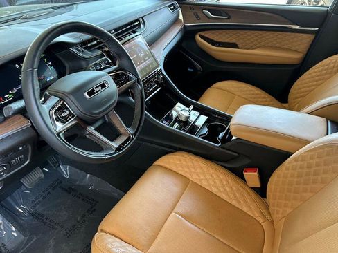 Used 2023 Jeep Grand Cherokee Summit w/ Advanced Protech Group IV AWD/4WD image 10