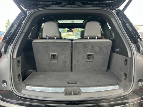 Used 2025 Cadillac XT6 Premium Luxury image 24