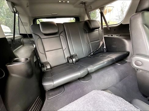 Used 2019 Chevrolet Suburban LT RWD image 28