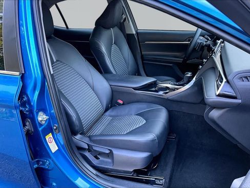 Used 2018 Toyota Camry SE w/ Audio Package FWD image 9