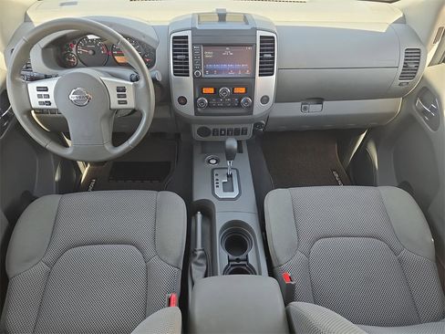 Used 2020 Nissan Frontier SV image 9