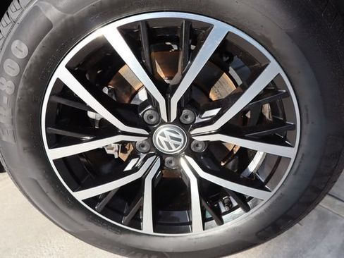 Used 2021 Volkswagen Tiguan SE w/ Panoramic Sunroof Package FWD image 45