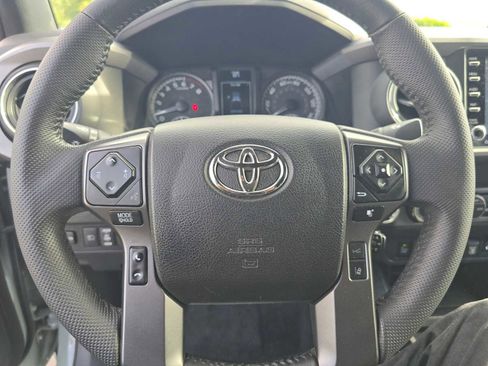 Certified 2022 Toyota Tacoma TRD Off-Road image 22