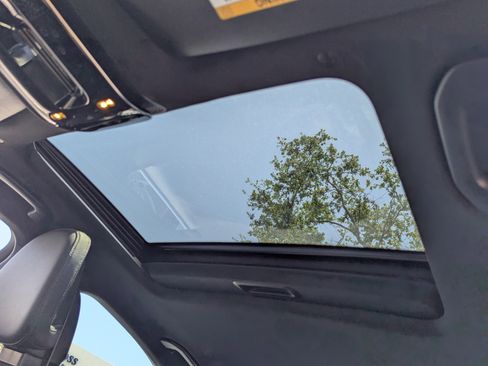 Used 2025 Mercedes-Benz C 300 Sedan image 23