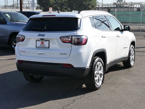 Used 2025 Jeep Compass Latitude w/ Sun & Sound Group image 4