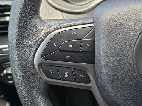 Used 2019 Jeep Cherokee Latitude w/ Popular Appearance Group AWD/4WD image 28
