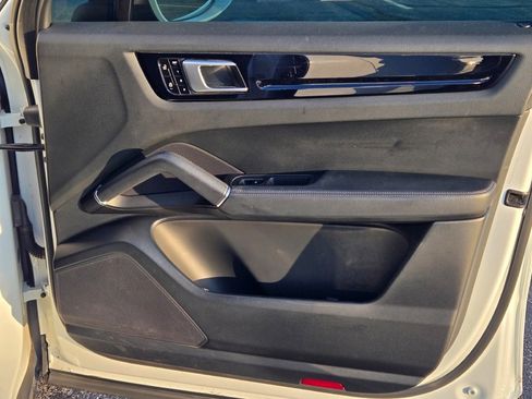 Used 2020 Porsche Cayenne image 36