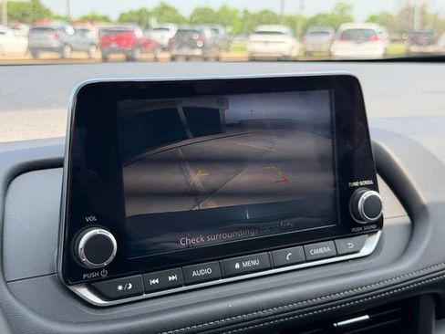 Used 2025 Nissan Rogue SV FWD image 32