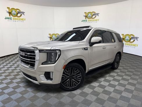 Used 2021 GMC Yukon SLT w/ SLT Premium Package AWD/4WD image 4