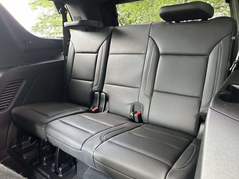 Used 2022 Chevrolet Tahoe Z71 w/ Luxury Package AWD/4WD image 10