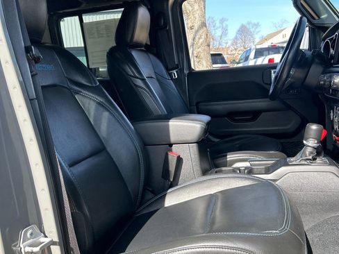 Used 2022 Jeep Wrangler Unlimited Rubicon 4xe w/ Cold Weather Group AWD/4WD image 12
