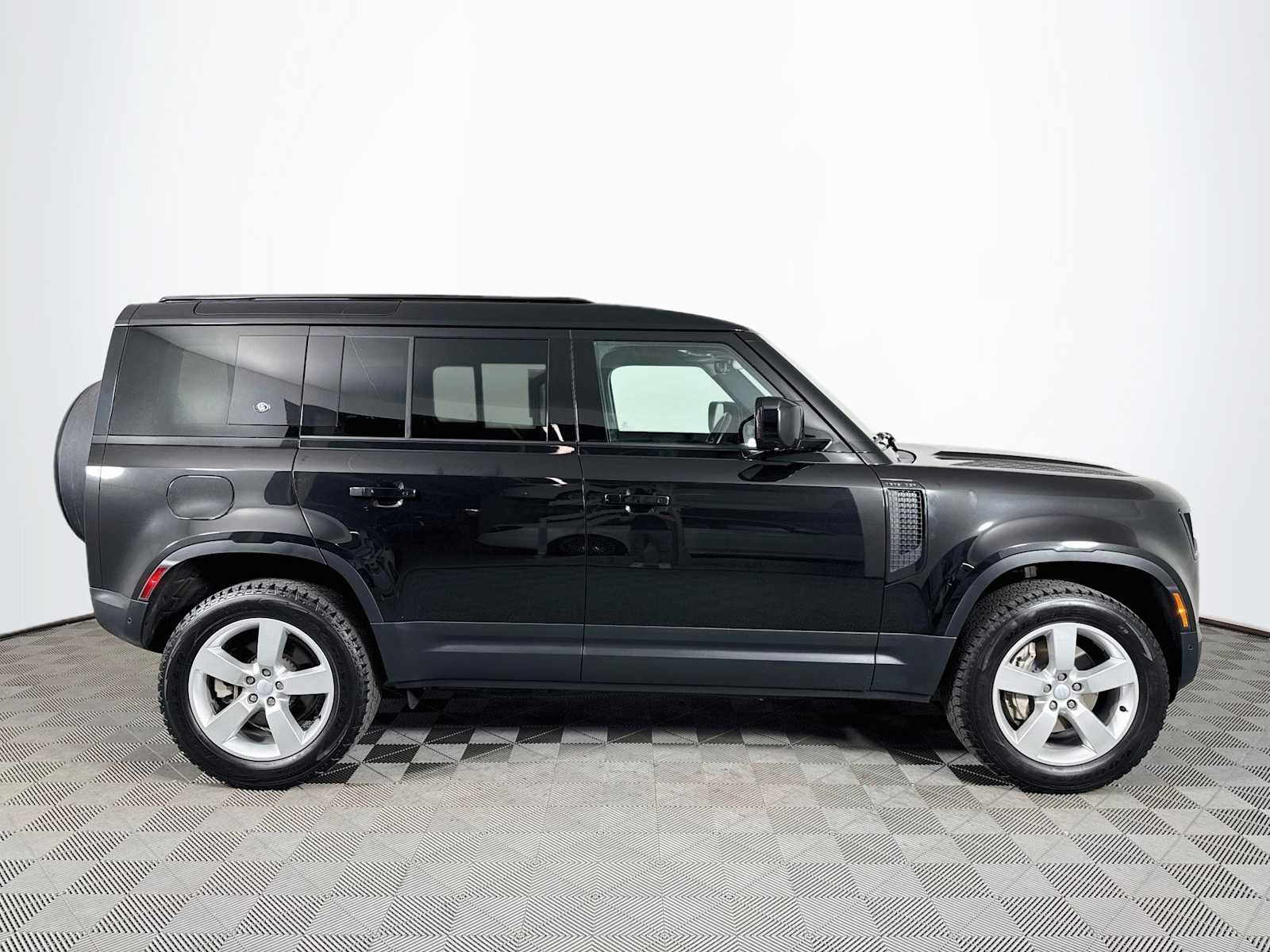 Certified 2024 Land Rover Defender 110 S AWD/4WD image 4