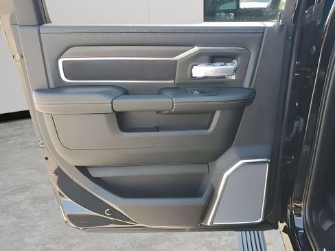 New 2025 RAM 2500 Laramie AWD/4WD image 19