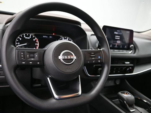 Used 2023 Nissan Rogue S FWD image 18