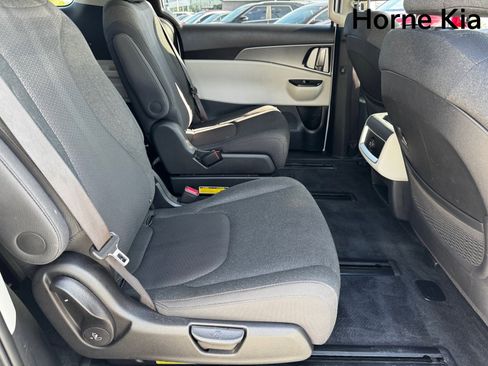 Certified 2024 Kia Carnival LX image 29
