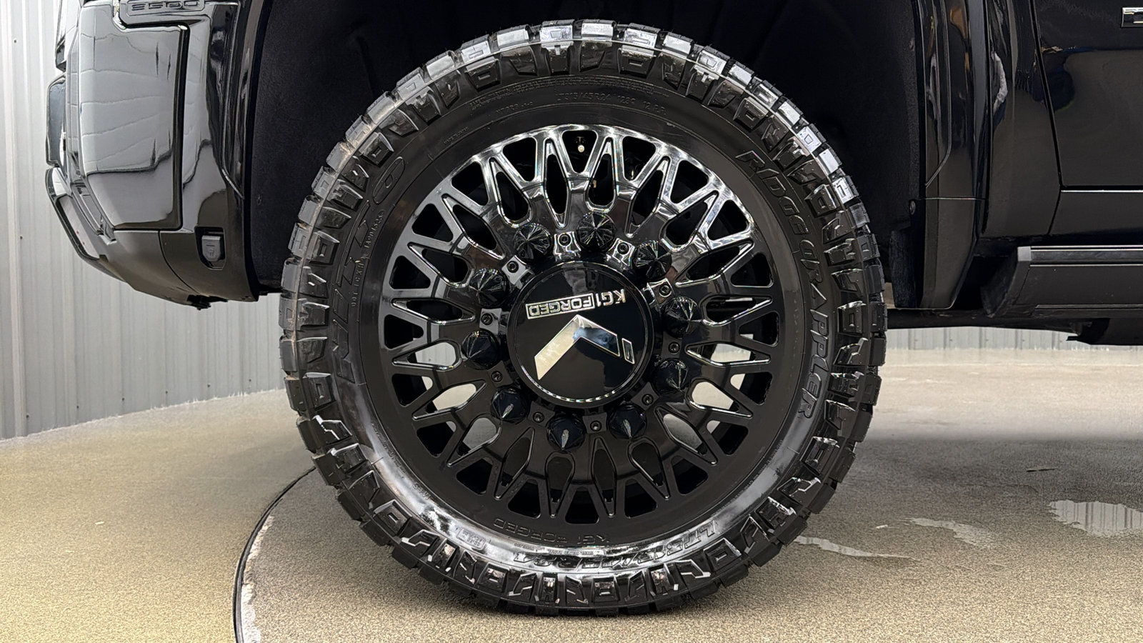 Used 2025 GMC Sierra 3500 Denali Ultimate AWD/4WD image 9
