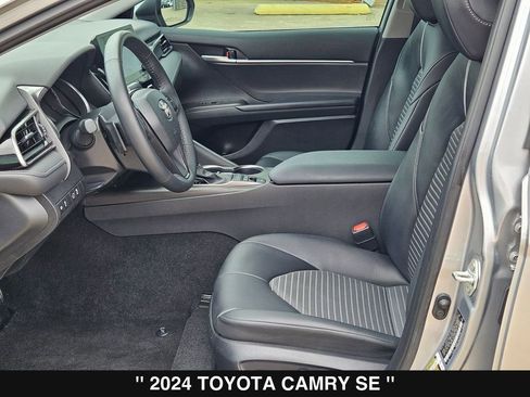 Used 2024 Toyota Camry SE FWD image 11