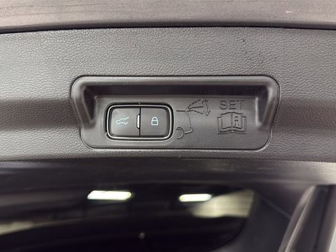 Used 2021 Ford Explorer Limited w/ Equipment Group 301A AWD/4WD image 14