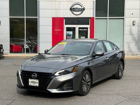 Used 2023 Nissan Altima 2.5 SV AWD/4WD image 1