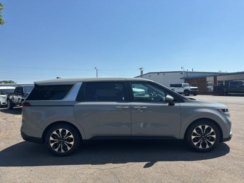 Used 2022 Kia Carnival EX FWD image 6