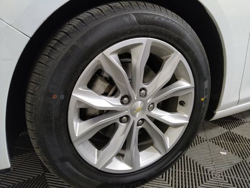 Used 2020 Chevrolet Malibu LT FWD image 31