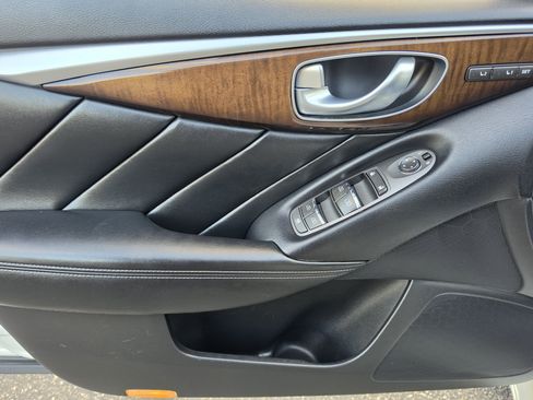 Used 2014 INFINITI Q50 Hybrid w/ Deluxe Technology Package RWD image 22