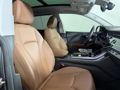 Used 2021 Audi Q8 Prestige w/ Prestige Package image 23