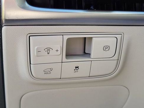 Used 2025 Hyundai Tucson Limited FWD image 13