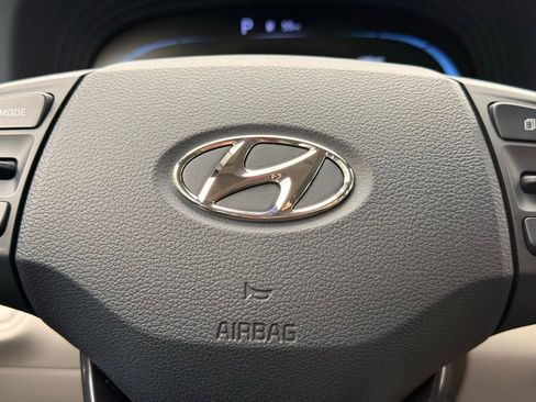Used 2023 Hyundai Venue Limited w/ Cargo Package FWD image 19