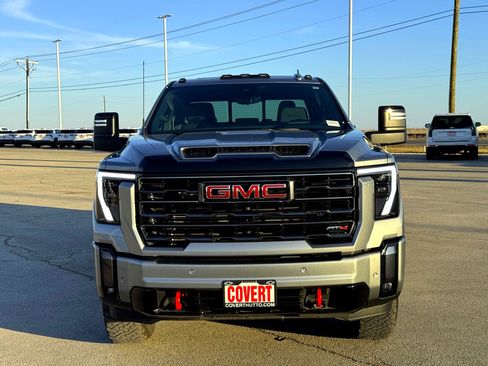 Used 2024 GMC Sierra 2500 AT4 w/ AT4 Premium Plus Package image 4