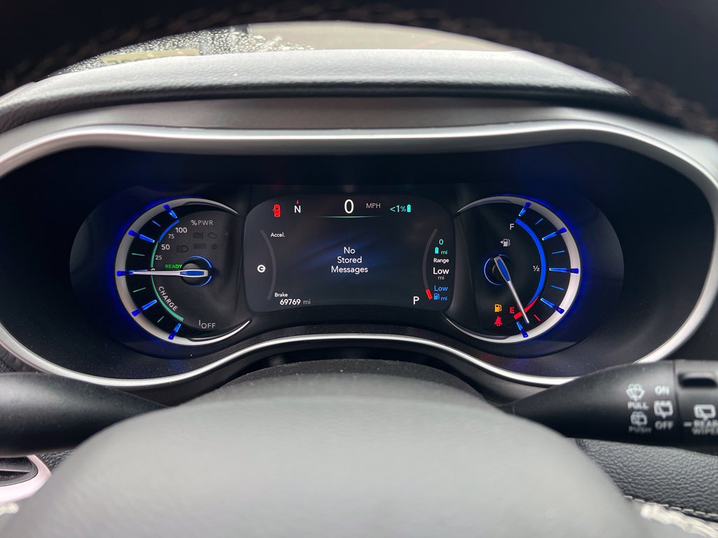 Used 2024 Chrysler Pacifica Limited FWD image 17