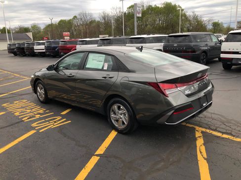 New 2026 Hyundai Elantra SE FWD image 5