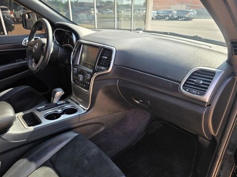 Used 2017 Jeep Grand Cherokee Altitude RWD image 18