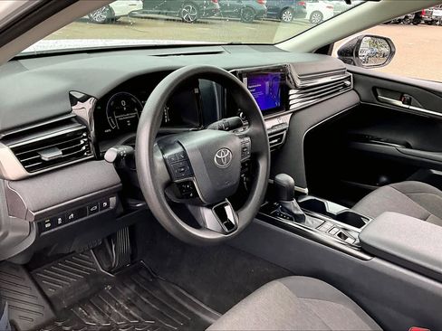 Used 2025 Toyota Camry LE FWD image 17