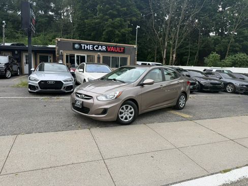 Used 2014 Hyundai Accent GLS FWD image 1