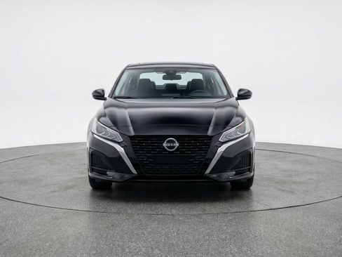 Used 2025 Nissan Altima 2.5 SV image 2