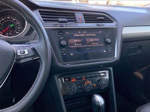 Used 2021 Volkswagen Tiguan SE image 6