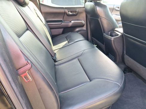 Used 2022 Toyota Tacoma Limited image 23