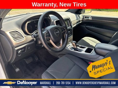 Used 2017 Jeep Grand Cherokee Laredo AWD/4WD image 13