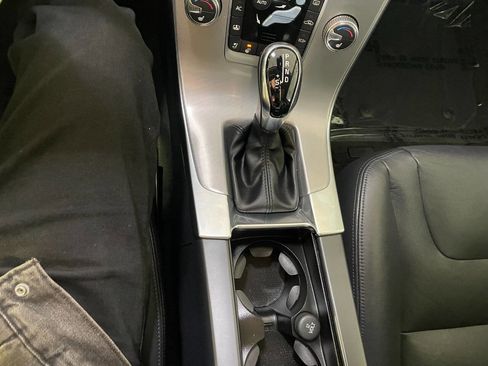 Used 2018 Volvo S60 T5 Inscription image 38