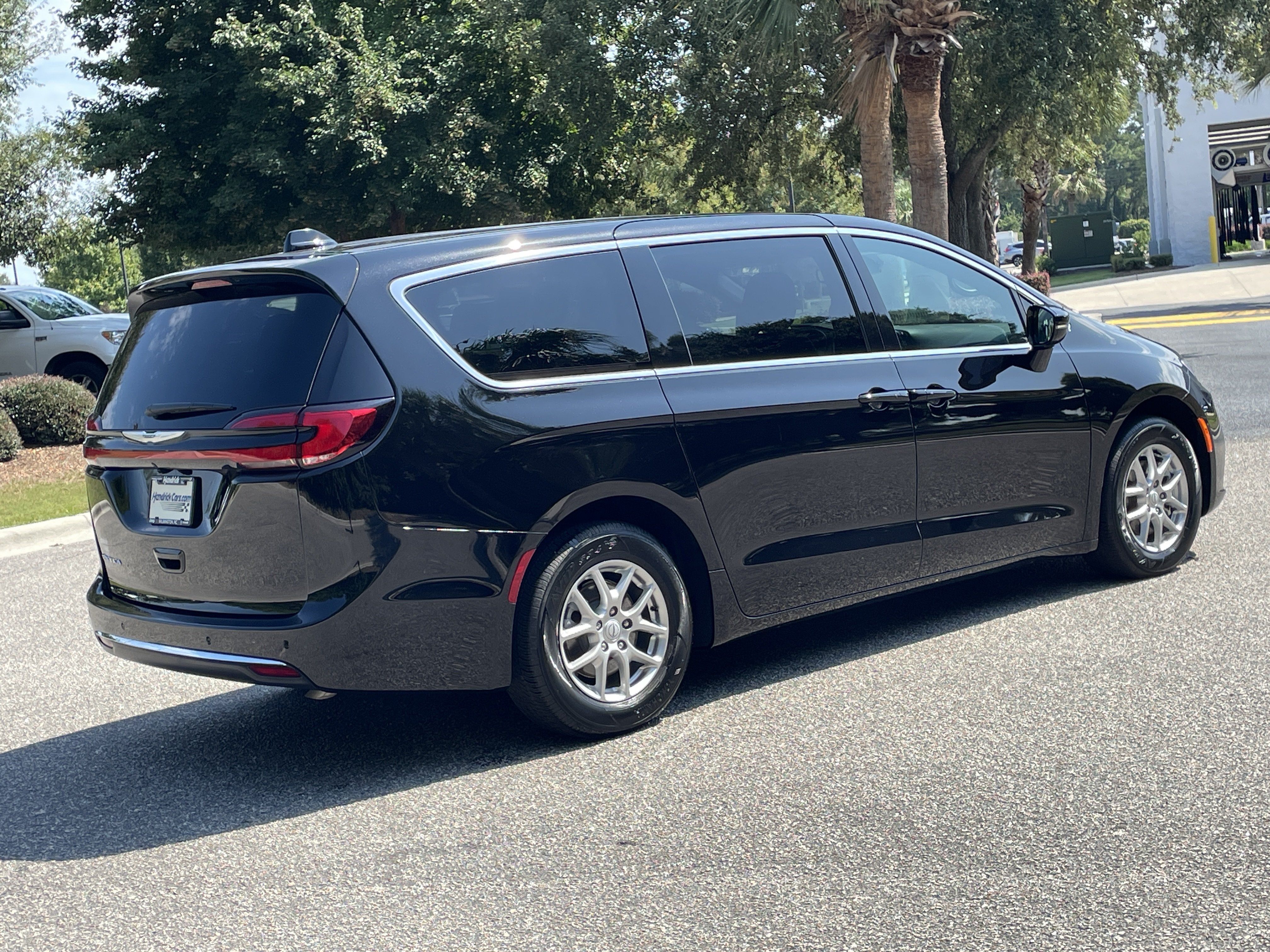 Used 2026 Chrysler Pacifica Select FWD image 9