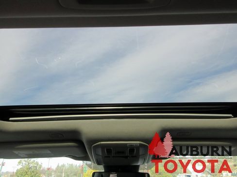 New 2026 Toyota Highlander XLE image 10