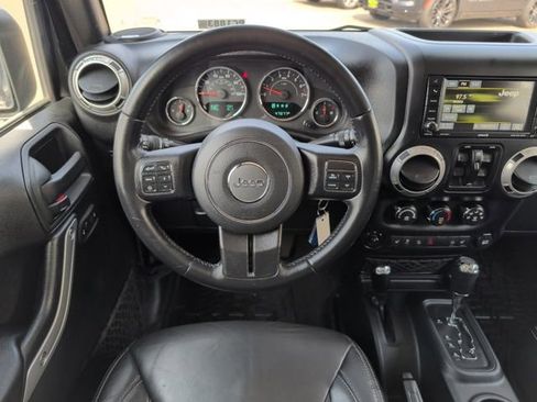 Used 2016 Jeep Wrangler Unlimited Rubicon w/ Connectivity Group image 17