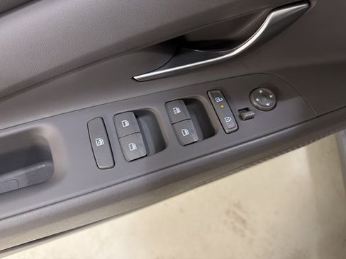 Used 2024 Hyundai Elantra SEL w/ Convenience Package FWD image 18